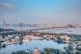 城市河畔风光美景