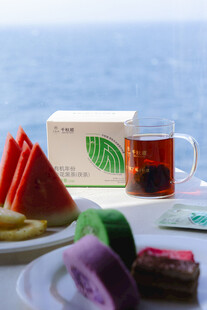 海边美味茶点与缤纷水果