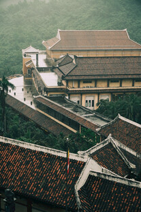 俯瞰中式古建筑屋顶景观