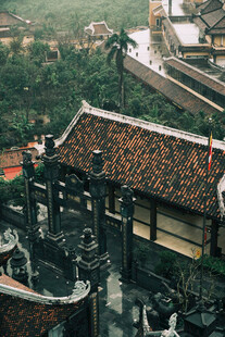 俯瞰中式古建筑屋顶景观