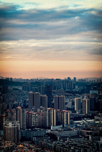 城市天际线黄昏美景