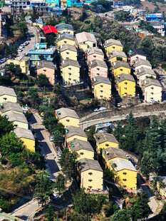 俯瞰错落有致的居民住宅区
