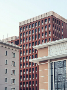 城市中的多样风格建筑
