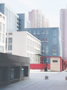 城市建筑群中的开阔空间