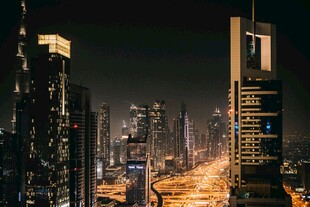城市璀璨夜景俯瞰
