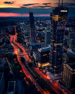 城市夜景中的车流绚丽景象