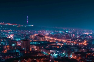 璀璨夜色下的城市景观