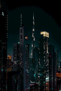 夜幕下的繁华都市天际线