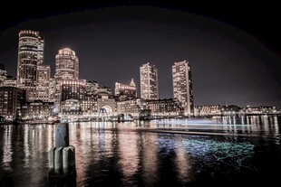 城市夜景璀璨灯光倒影