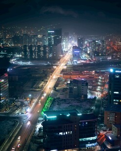 城市璀璨夜景俯瞰图