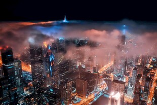 城市夜景云雾缭绕奇观