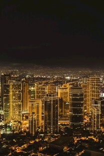 城市璀璨夜景俯瞰图
