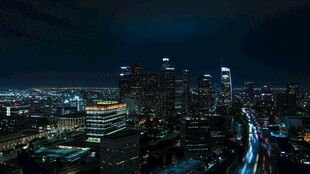 城市璀璨夜景俯瞰图