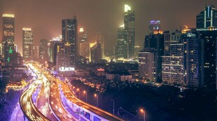 繁华都市夜景车流