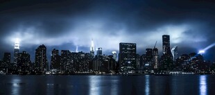 夜幕下的繁华都市天际线