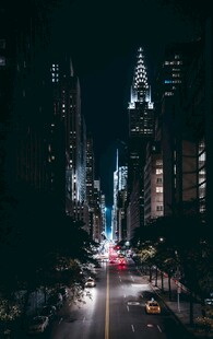 纽约夜景中的繁华街道