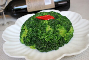 一盘新鲜西兰花
