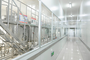 现代化工厂内部走廊场景