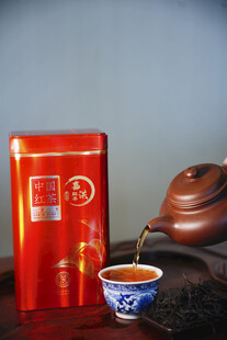 中式茶品与茶具展示