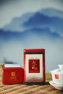 中式茶具与精致茶盒展示