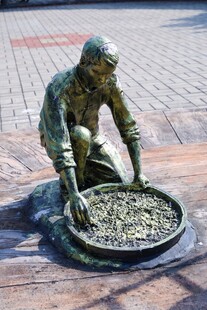 淘金者雕塑