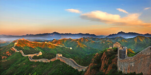 壮丽长城日出美景