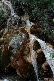 山间小瀑布景观