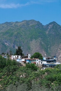 山间村落景色