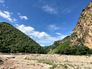 山间开阔地貌风景
