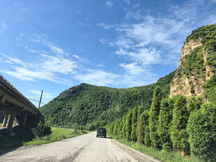 山间公路景色