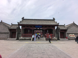 蔚州古城古衙门前