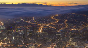 城市黄昏夜景俯瞰图