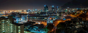 城市璀璨夜景俯瞰图