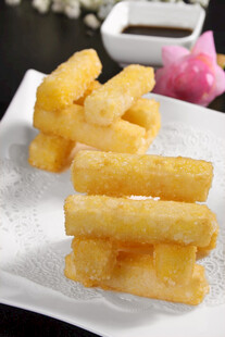 金黄酥脆炸鲜奶