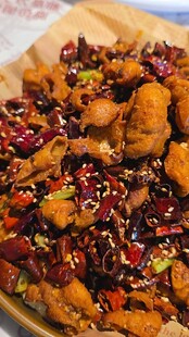 香辣可口的美味辣肥肠