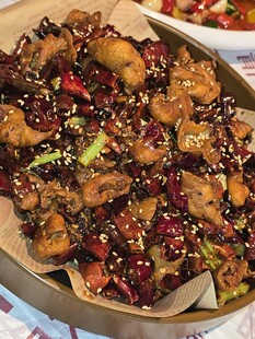 香辣美味的特色干锅肥肠