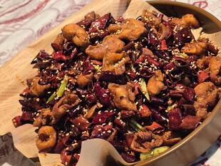 美味香辣辣肥肠