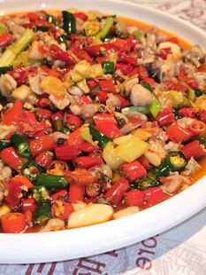 美味多彩剁椒炒鸡肉
