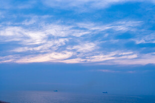 海边梦幻蓝紫天空美景