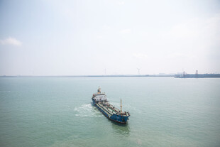 海上孤舟