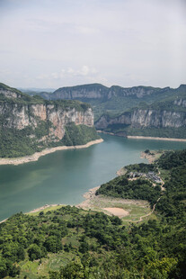 壮丽山水风光俯瞰图