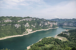 壮丽山水风光俯瞰图