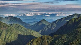 壮丽群山云海景观