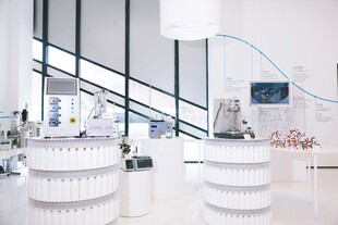 现代简约风的室内展示空间