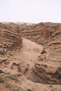 沙漠峡谷中的壮美地貌景观
