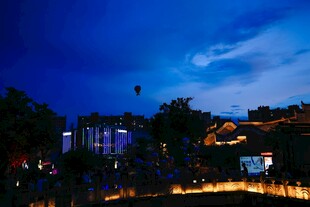 夜幕下的美丽建筑景观