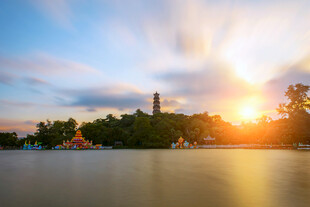 广东惠州西湖落日背景
