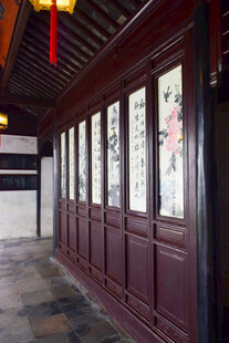 中式古建木质雕花门窗