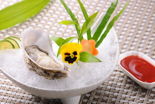 冰镇生蚝配精美装饰