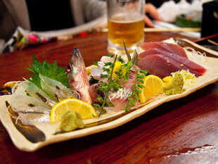 日式刺身拼盘美食展示